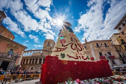 Bottom view of las fallas virgin cape built with flowers in Valencia 스톡 사진