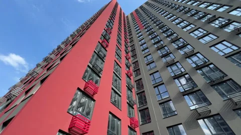 Bottom up view of a newly built modern high-rise apartment building facade. Vídeos de archivo 237773305