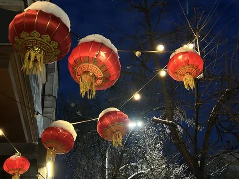 Bottom view of red Chinese lanterns covered in snow during Chinese New Year 스톡 사진