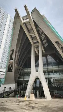 Bottom up view reflective skyscraper modern city building Stock-Fotos