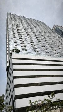 Bottom up view reflective skyscraper modern city building Stock-Fotos