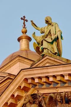 Bottom view on St. Isaac Cathedral at sunset under clouds in Saint-Petersburg 스톡 사진