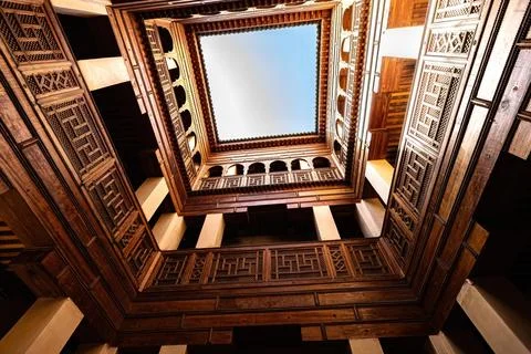 Bottom up view of the yard in traditional fundouk or karavan sarai in Fes old Foto stock
