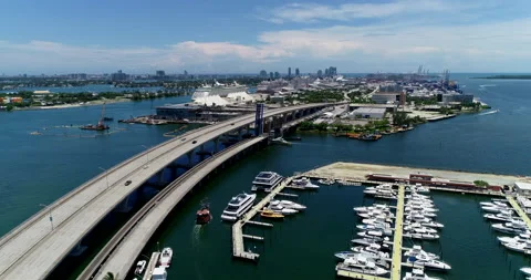 Boulevard Bridge to the Port of Miami Video stock 160364487