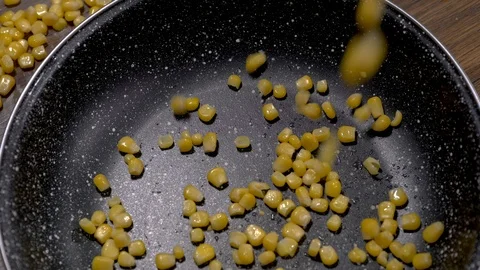 Bouncing back corn kernels in a pan Stock-Footage 88002071