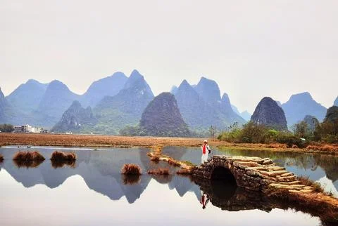 Boundless Tranquility The Beauty of Blue Sky and White Clouds Stock Photos