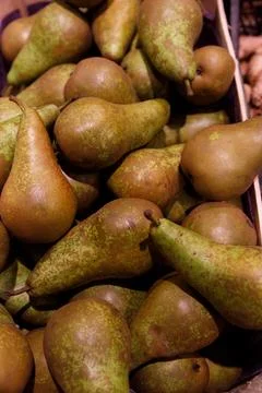 A Bountiful Array of Fresh Pears Showcasing Natural Beauty and Vibrant Colors Foto stock