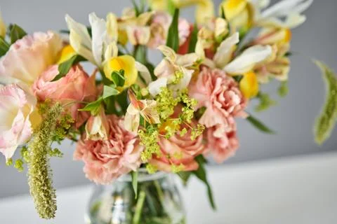 Bouquet 005, step by step installation of flowers in a vase. Flowers bunch, set Stock Photos