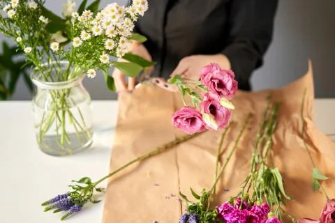 Bouquet 007, step by step installation of flowers in a vase. Flowers bunch, set Stock Photos