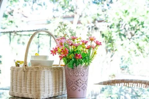 Bouquet of flowers on the table Stockfoto's