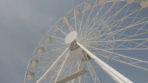 Bournemouth Pier and Beach Seafront, Flags, Aquarium, The Bournemouth Big Wheel Vídeo Stock 221082731