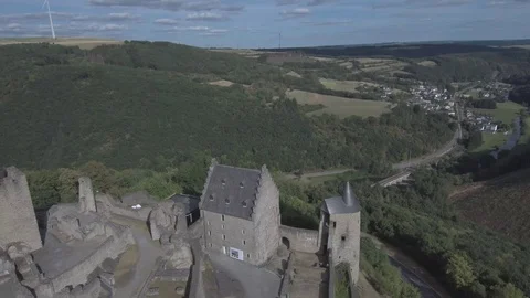 Bourscheid-02 Passing above the castle 库存影片 106372532