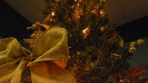 Bow on christmas tree Vídeos de archivo 45355395