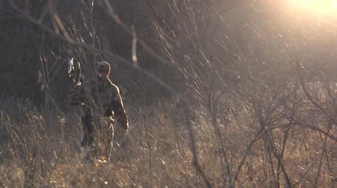 Bow Hunter Walking into Field - Deer Hunter 스톡 동영상 33125459