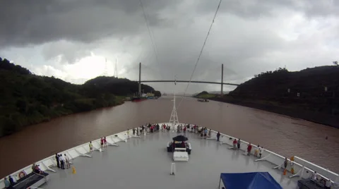 Bow point of view of cruise ship goes under the Centennial Bridge Time-Lapse HD 스톡 동영상 50542364