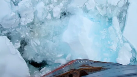 Bow Of A Ship Going Through Pack Ice In Antarctica Stockbeeldmateriaal 88366242