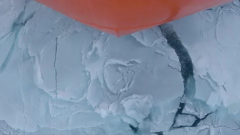 Bow of ship splits ice. Cracks in pieces of ice from icebreaker. Top down view 스톡 동영상 219021643