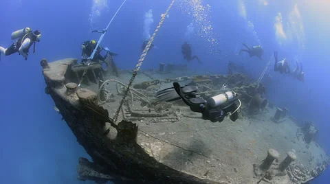 Bow of a sunken world war 2 shipwreck &amp; scuba divers - ss thistlegorm - HD1080p Stock Footage 37732492