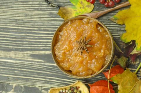 Bowl with apple jam. Empty copy space 스톡 사진