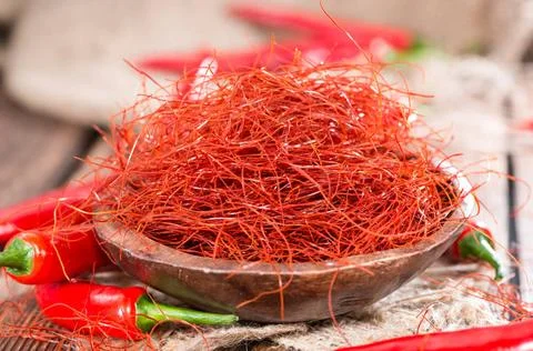  Bowl with Chilli Strings Bowl with Chilli Strings on vintage wooden backg... Foto stock