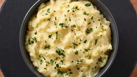 Bowl of creamy mashed potatoes rotating Видео 342503239