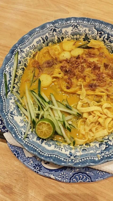 A bowl of laksa Stock Footage 322895664