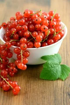 Bowl with red currant on table Stock Photos