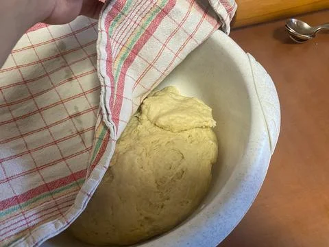 Bowl of risen dough covered with kitchen towel for homemade baking 스톡 사진