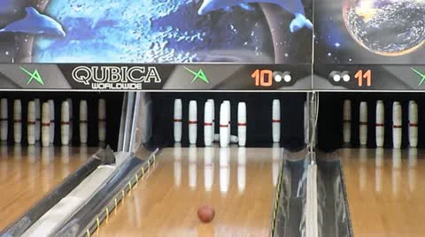 Bowling ball knocks over pins 스톡 동영상 10864321