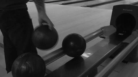 Bowling balls racking up on track Video stock 45353107