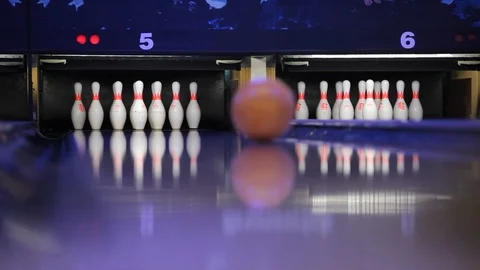 Bowling game in the club 스톡 동영상 100240308