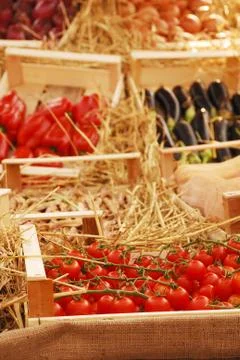 Box of Cherry Tomatoes in Fruit and Veg Display Foto stock