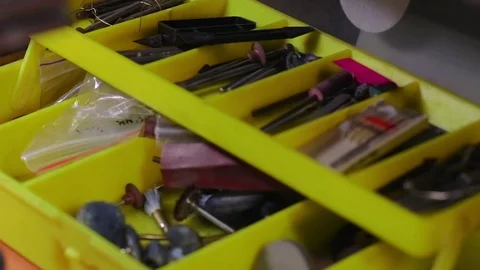 Box with engravers. close-up Vidéo 71154337