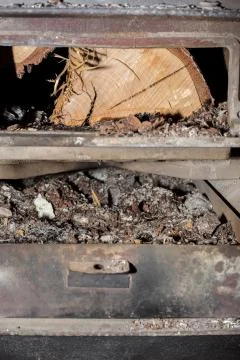 A box full of ashes under the fireplace Stock-Fotos