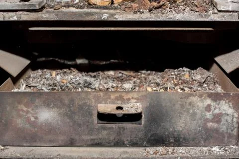 A box full of ashes under the fireplace Stock-Fotos