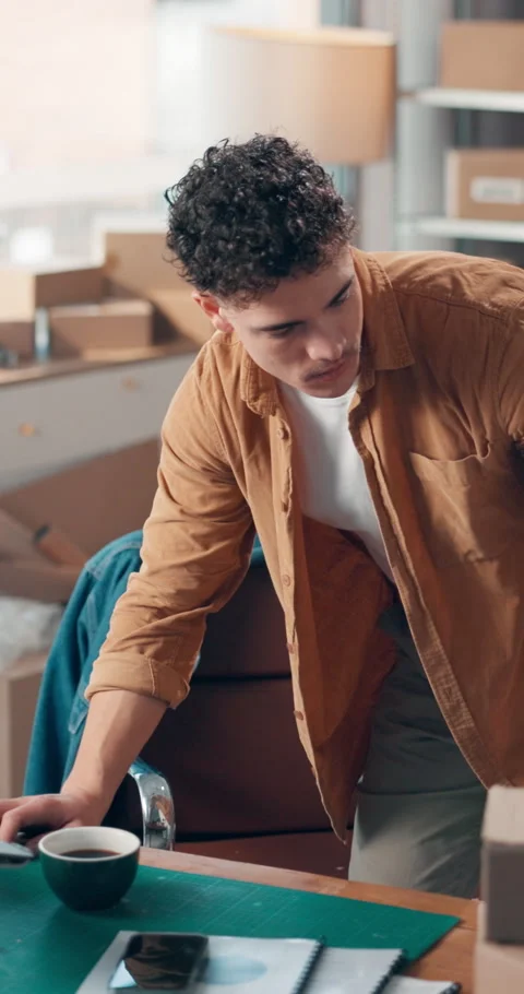 Box, laptop and typing with man in logistics office for delivery, parcel Stock Footage 319830715