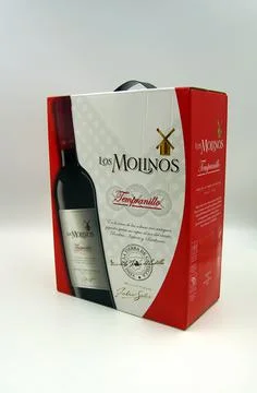 Box of Los Molinos Tempranillo red wine Stock Photos