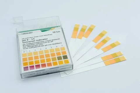 A box of pH indicator test strips. Foto stock