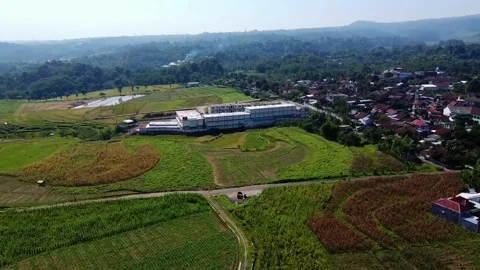 Box-shaped (square or cube) building construction 库存影片 338398622