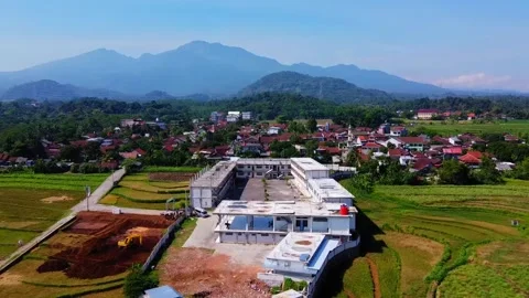 Box-shaped (square or cube) building construction 库存影片 338496526