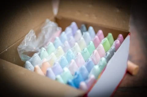 Box of unopened sidewalk chalk ready for use. Foto stock
