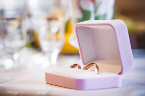 Box with wedding rings Foto stock