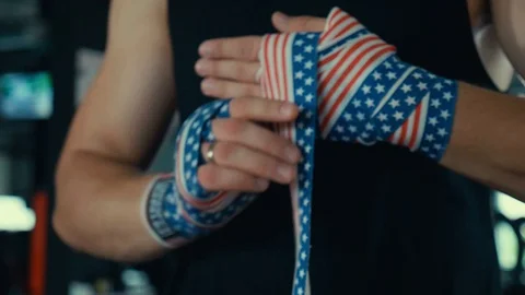 Boxer binds his hands with a bandage before the battle. Stock Footage 112293941