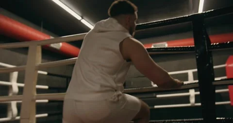 A boxer enters the ring before training. Video stock 275276559