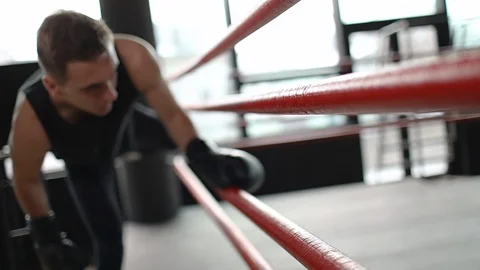 Boxer Going Through Arena Ropes 库存影片 103751676
