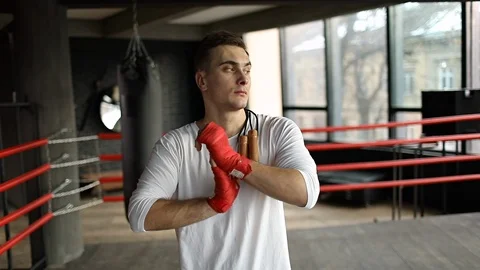 Boxer Man Stretching his Hands Видео 103754129