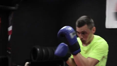 Boxer practicing in practice hall Видео 160828301