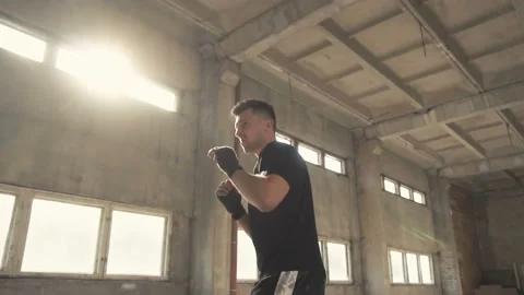 Boxer Practises Punches 動画素材 91793348