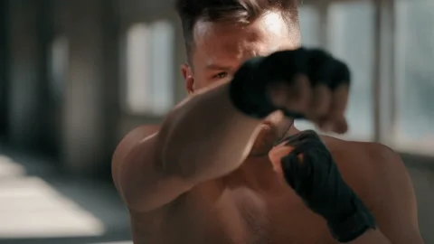 Boxer Practises Punching Technique 動画素材 91793415