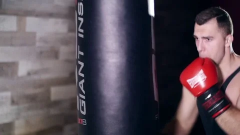 A boxer shadow boxes in the gym 動画素材 75906798